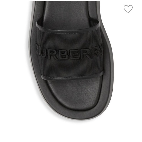 BURBERRY
Buckingham Mesh & Leather Slides. Size 38(8). Code:0400017592913 - Picture 10 of 12